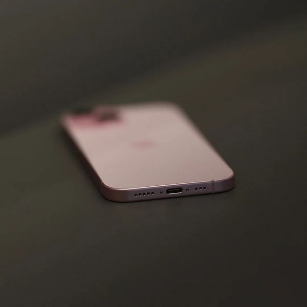 б/у iPhone 15 128GB (Pink) (Ідеальний стан, нова батарея) 0a87b6c8-f4b9-443a-8bfb-babf24bae51c фото