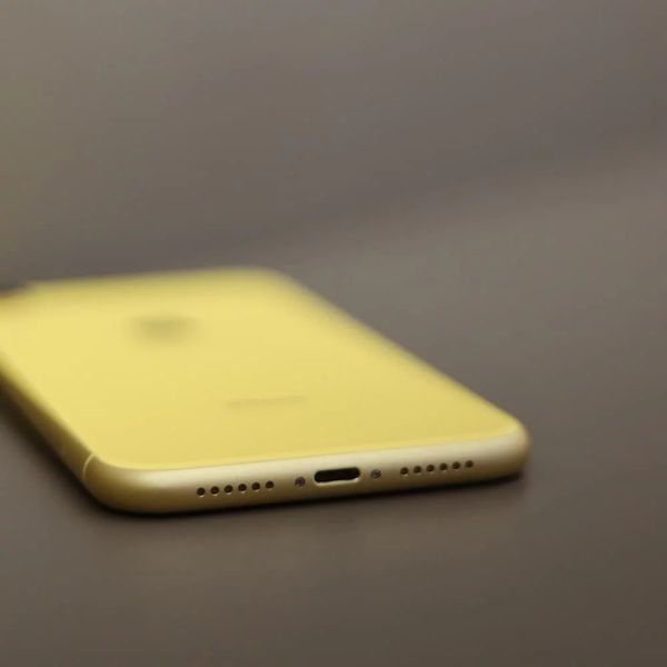 б/у iPhone XR 128GB (Yellow) (Хорошее состояние, стандартная батарея) 2a0f96db-a53d-4648-85ec-a1e25e224cde фото